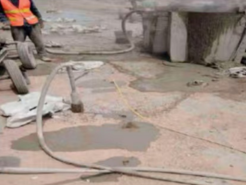 东方华侨农场水泥混凝土路面板底注浆技术 路面脱空注浆整治方案