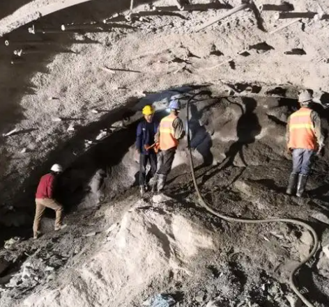 东方华侨农场拱顶带模注浆料的施工流程及注意事项